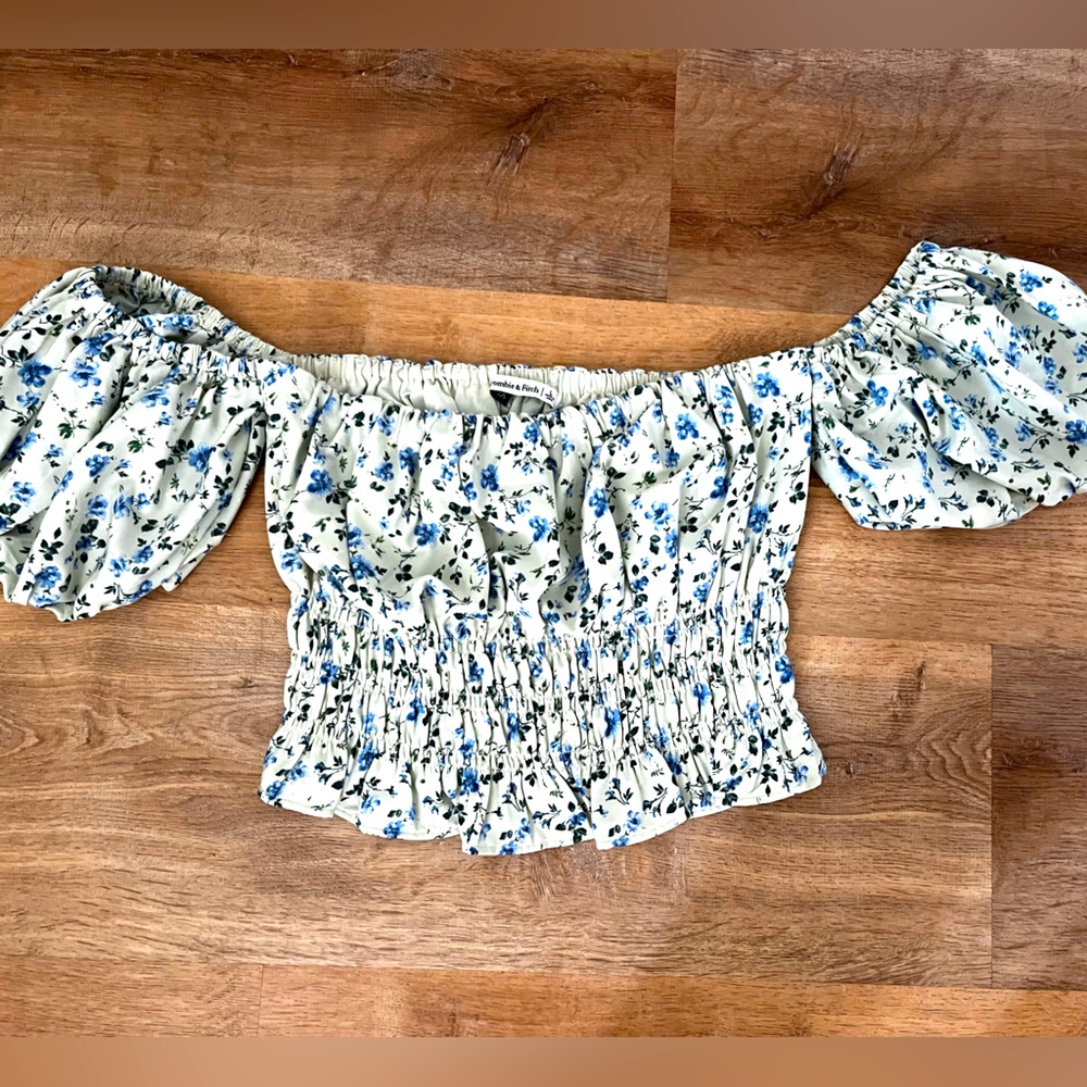 Abercrombie Off the Shoulder Smocked Puff Sleeve Top size Large